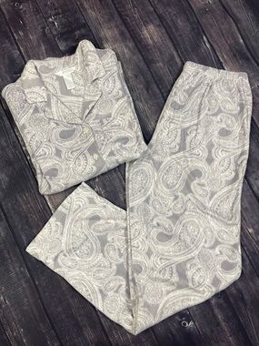 Adonna Paisley Lounge Set in Gray & White